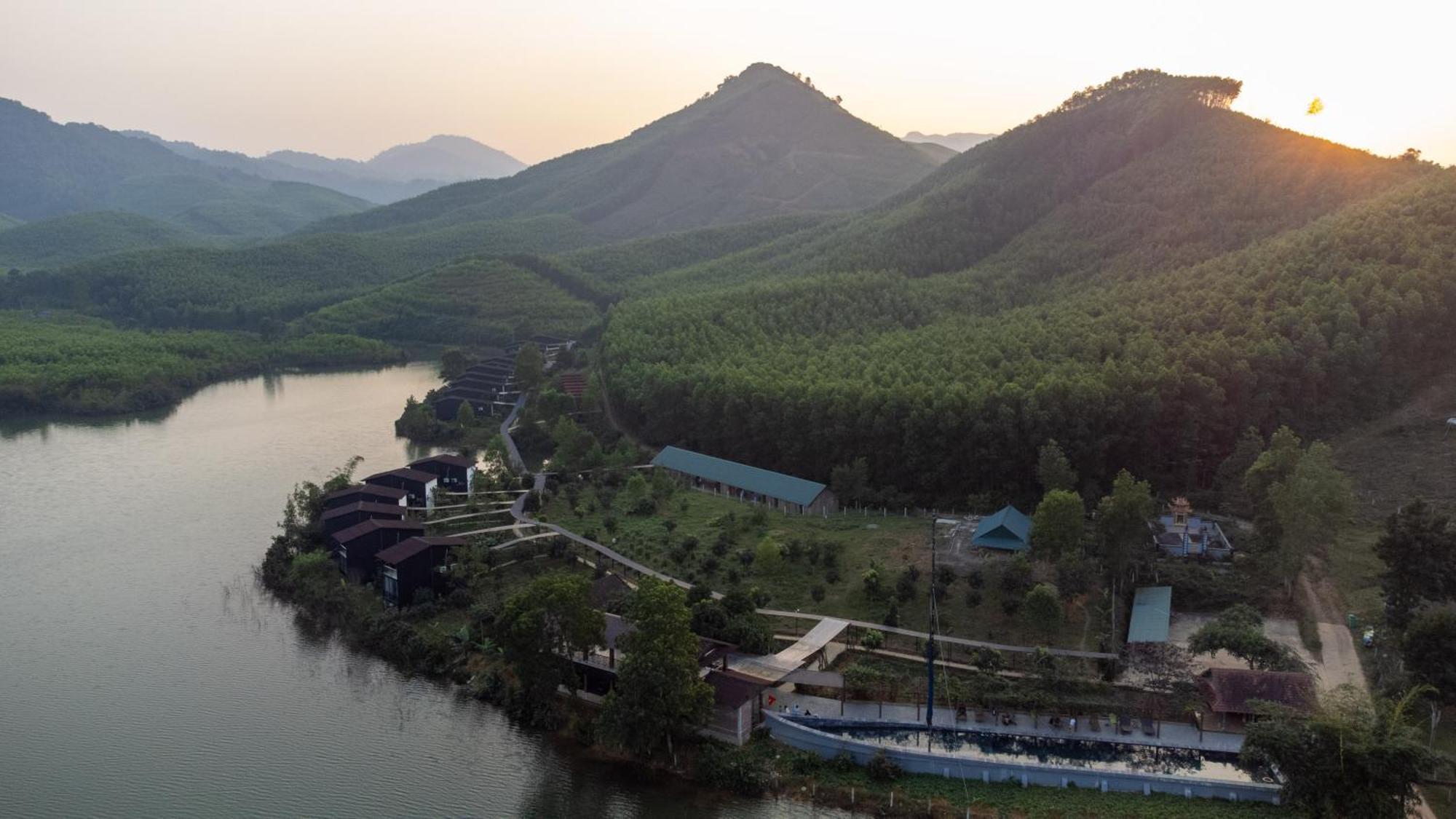 Nguyen Shack Retreat Resort Фонгня Екстер'єр фото
